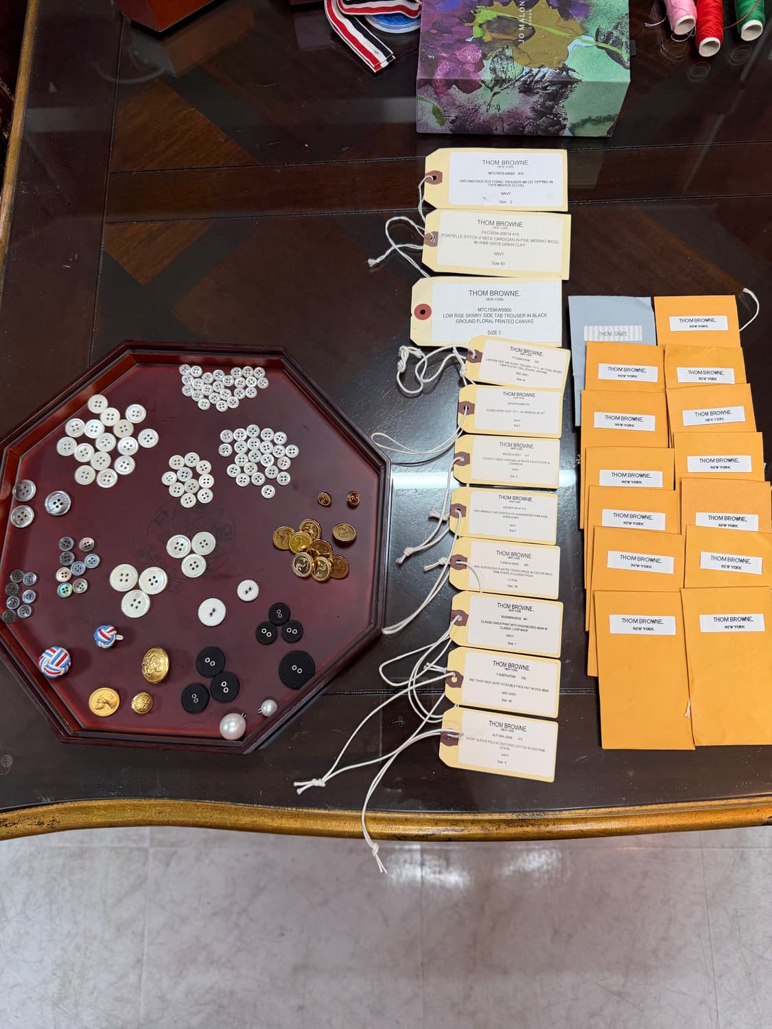 톰브라운 정품 각각의 다양한 단추들 많이있습니다. 새상품 팝니다.!!! 상품이미지9