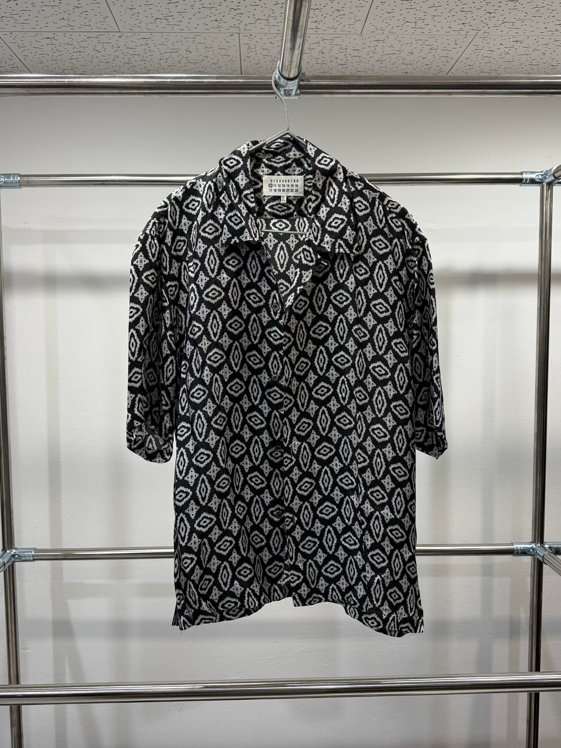 Maison Margiela — 지오매트릭 패턴 오픈 셔츠 상품이미지1