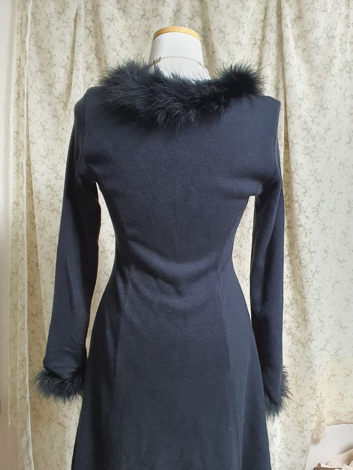 [일본빈티지] 달천깔 블랙 퍼 장식 니트 롱 원피스 상품이미지3