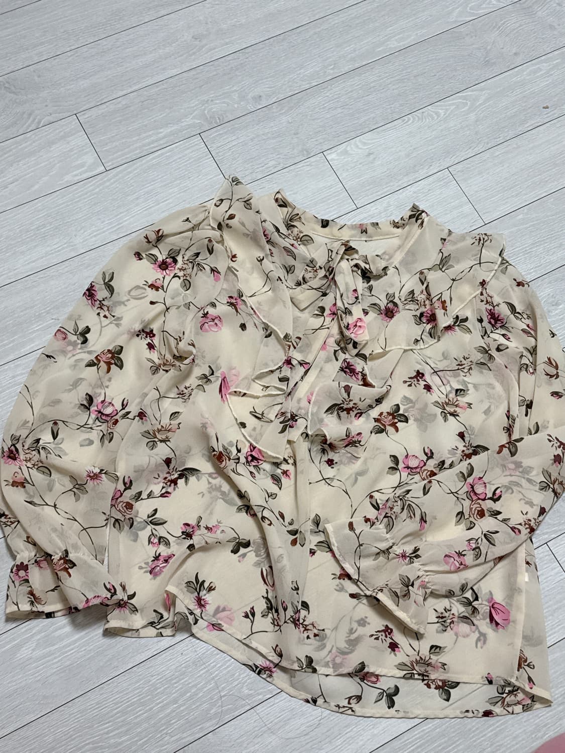 꽃무늬 플로럴 프릴 아이보리 블라우스 상품이미지1