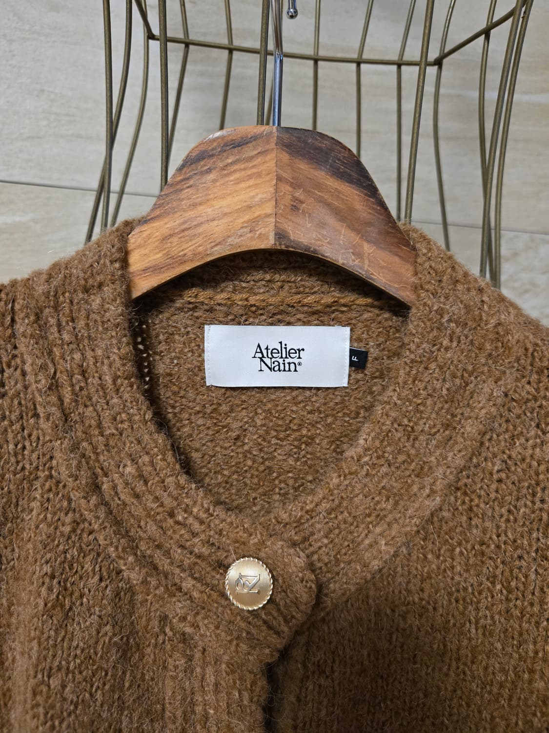 [F] 아틀리에 나인 금장 울 가디건 2023 상품이미지3