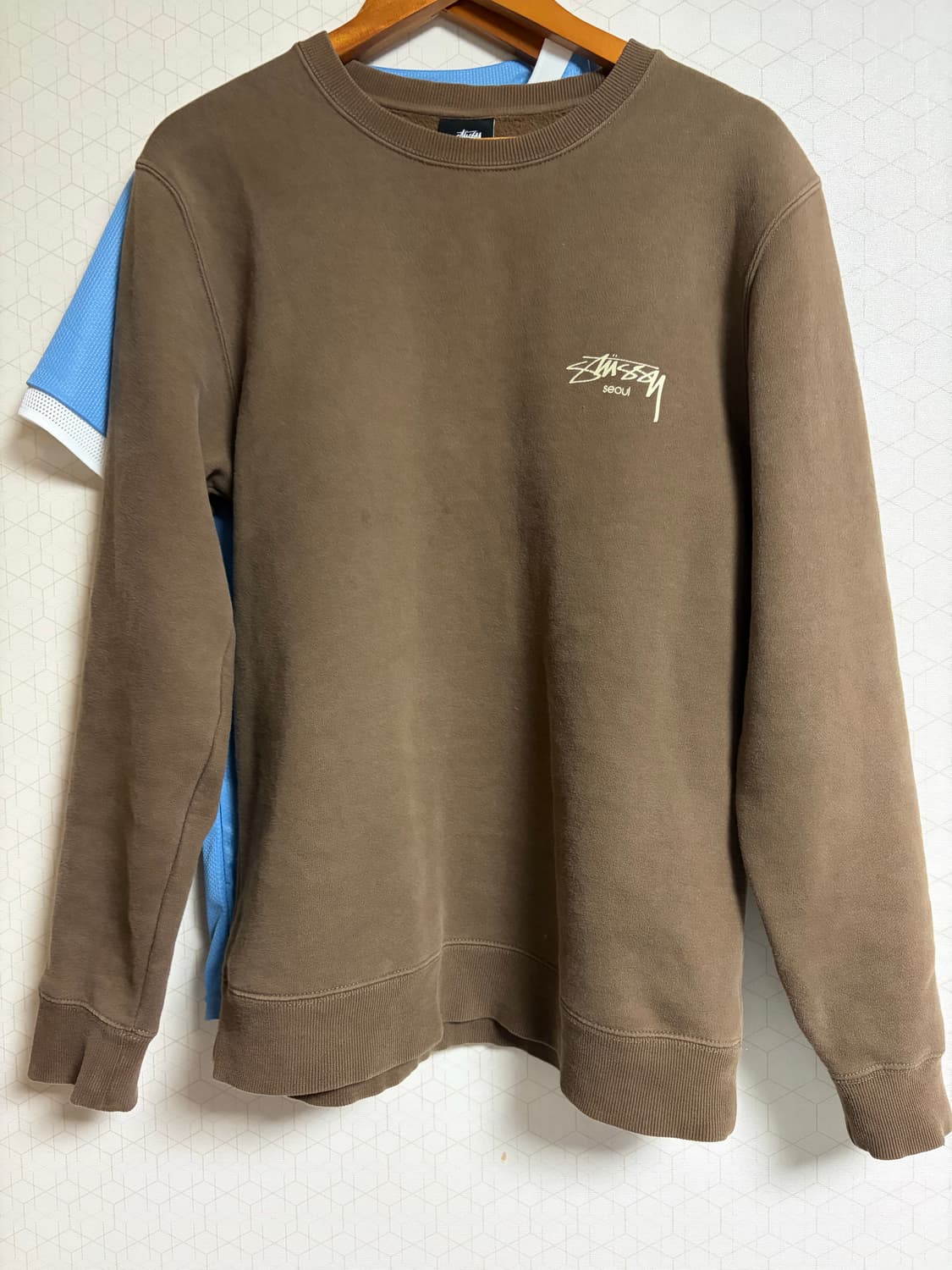 스투시 서울 브라운 맨투맨 상품이미지2