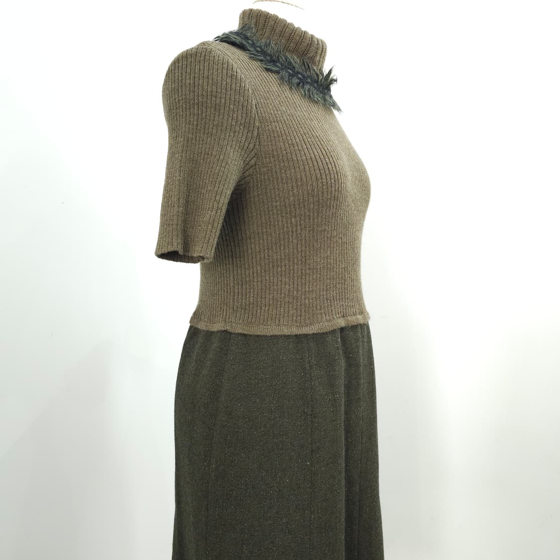 카키 울 실크혼방 골지니트 플레어 원피스 상품이미지3