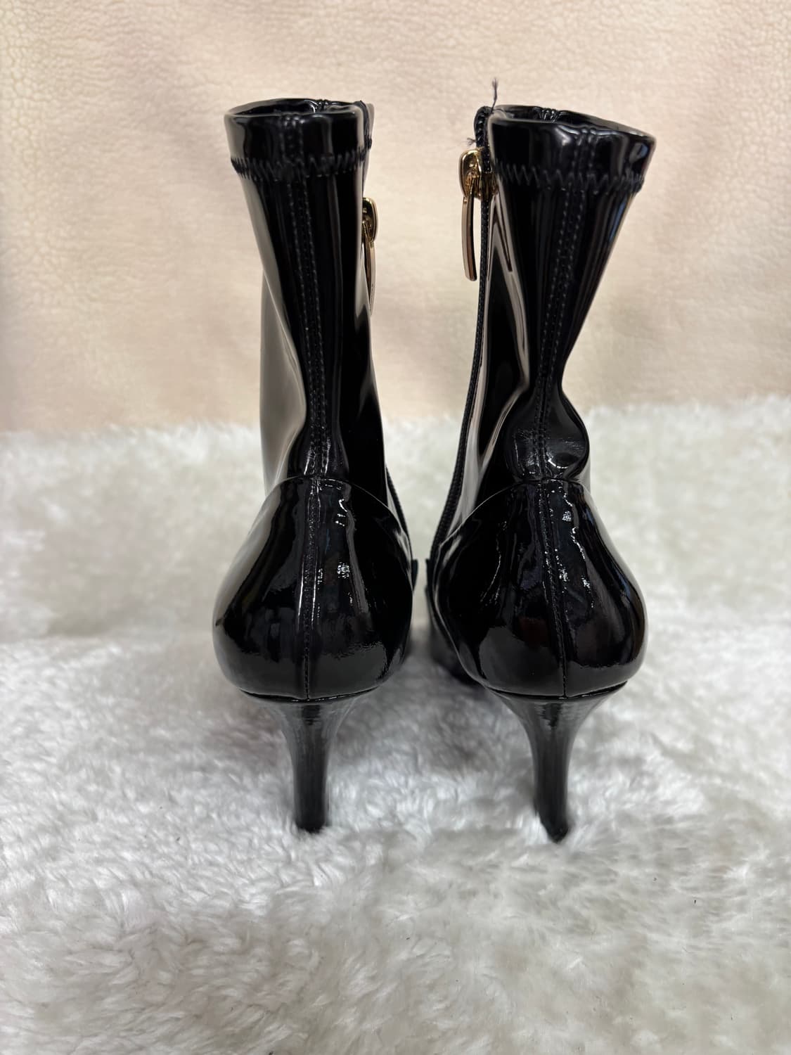 슈콤마보니(SUECOMMA BONNIE)스틸레토 에나멜 앵클부츠 상품이미지3