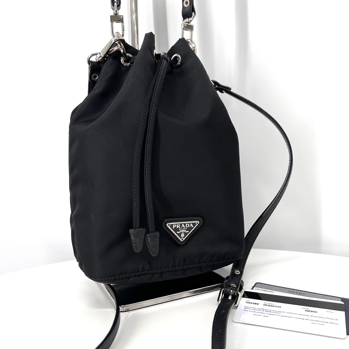 프라다 삼각로고 나일론 버킷 파우치 블랙 (1NA369) 상품이미지4