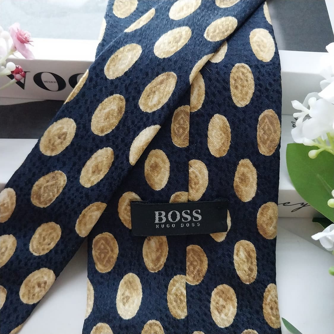 휴고보스 실크 네이비 도트 패턴 넥타이 9.7cm A+등급 K1673
 상품이미지7