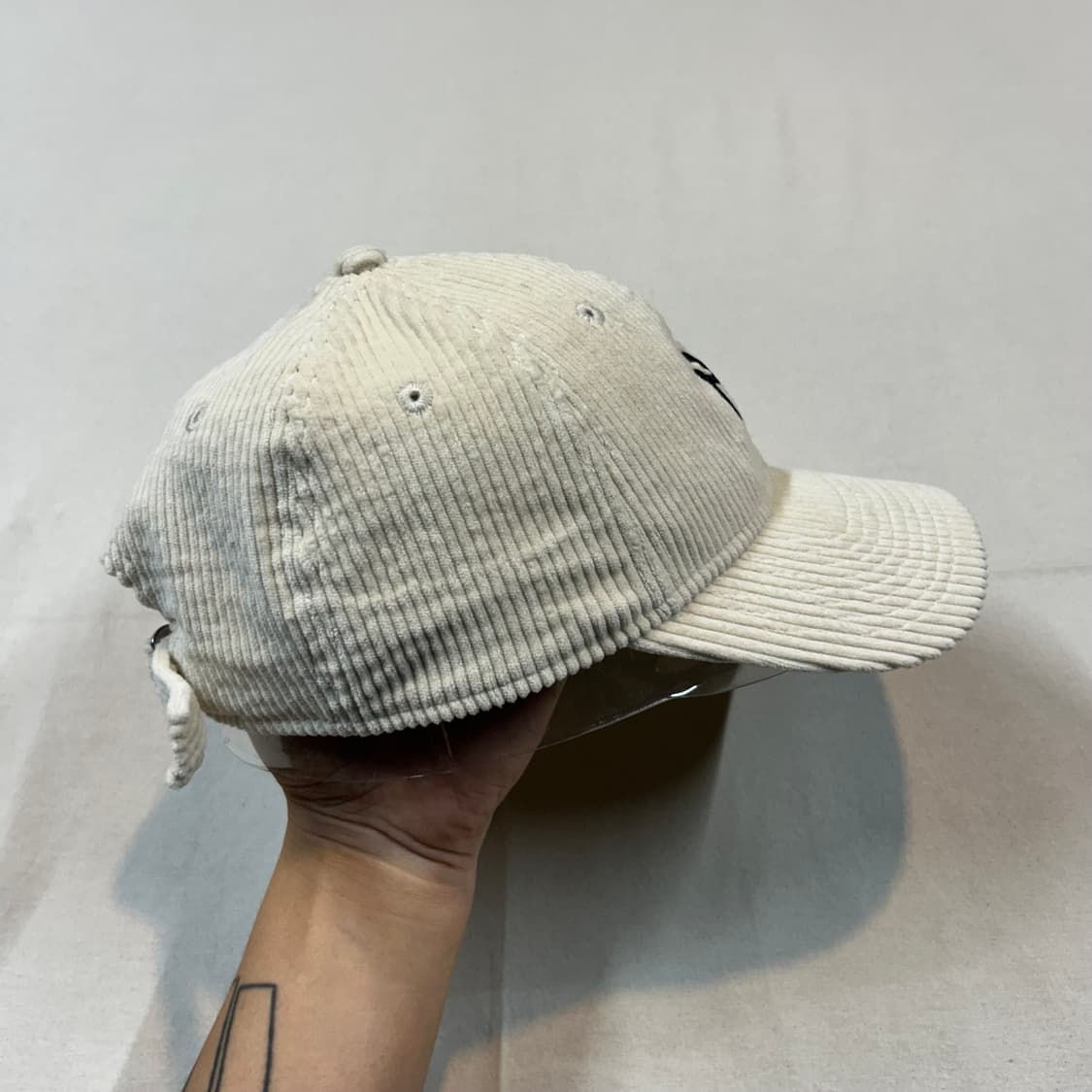 Free) 뉴에라 New Era NY 캡 모자 아이보리 코듀로이 상품이미지5