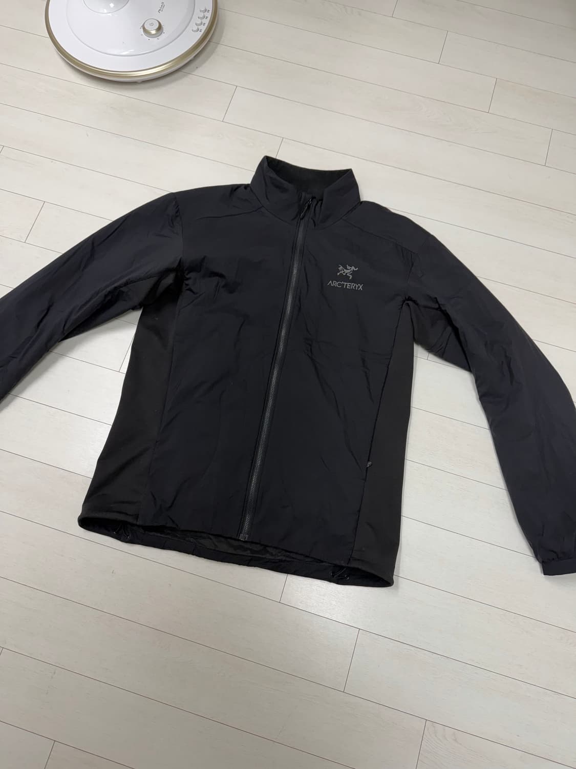 아크테릭스 아톰 자켓 M 사이즈  상태 9.5/10 사진찍고 절대 안입습 상품이미지1