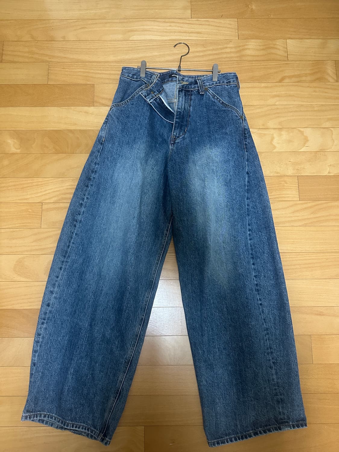 해칭룸 와이드커브진 블루2 상품이미지2