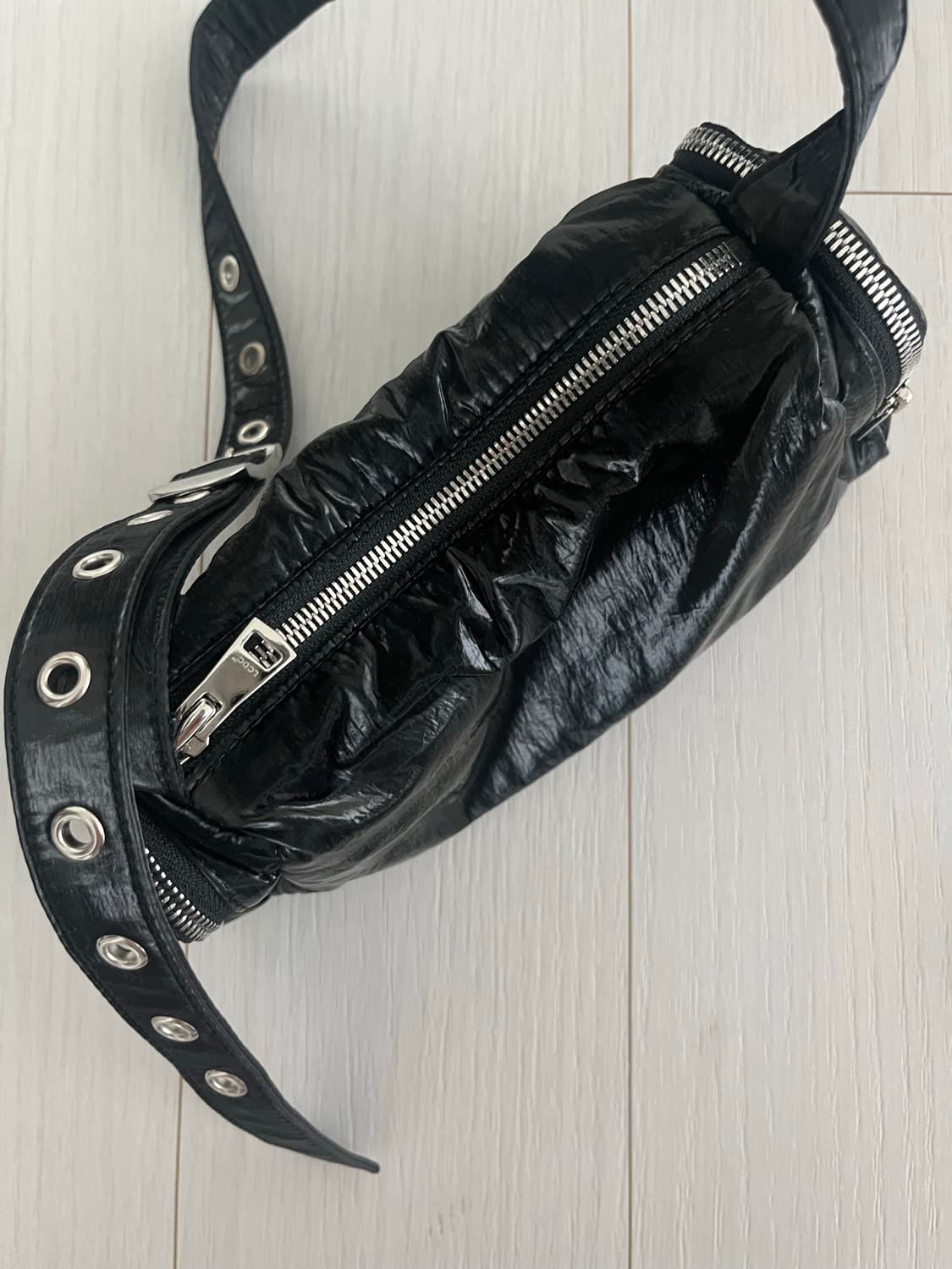 LCDC TM EYELET BELT-STRAP BAG black 상품이미지5