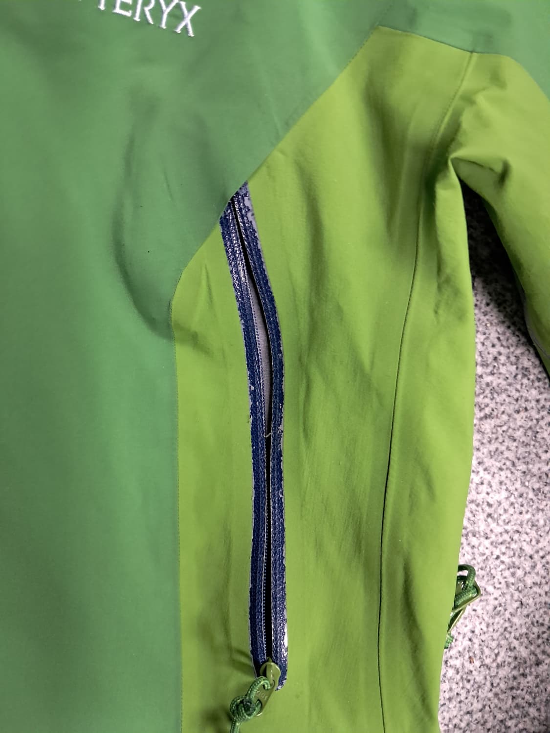 아크테릭스 바람막이 상품이미지4