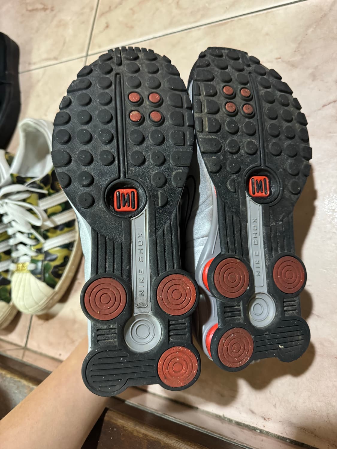 나이키 샥스 R4 메탈릭 실버 레드  상품이미지6