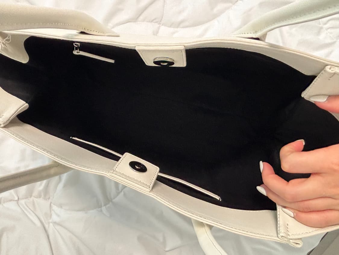 (1회 착용) 사르투 타이 숄더백 화이트 상품이미지7