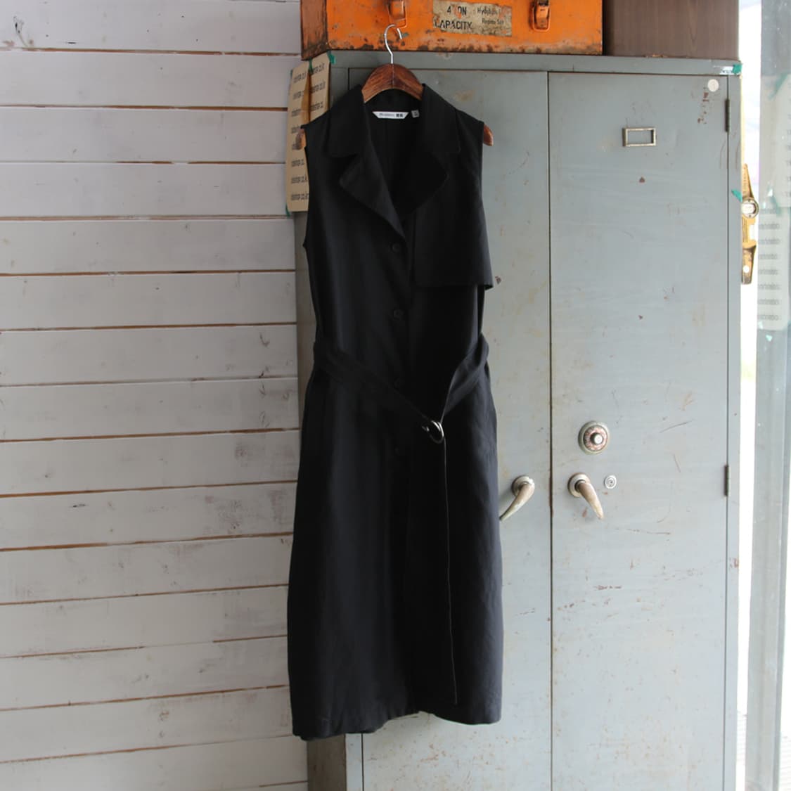 유니클로 x JW 앤더슨 트렌치 민소매 원피스 (여성용 M) 상품이미지2