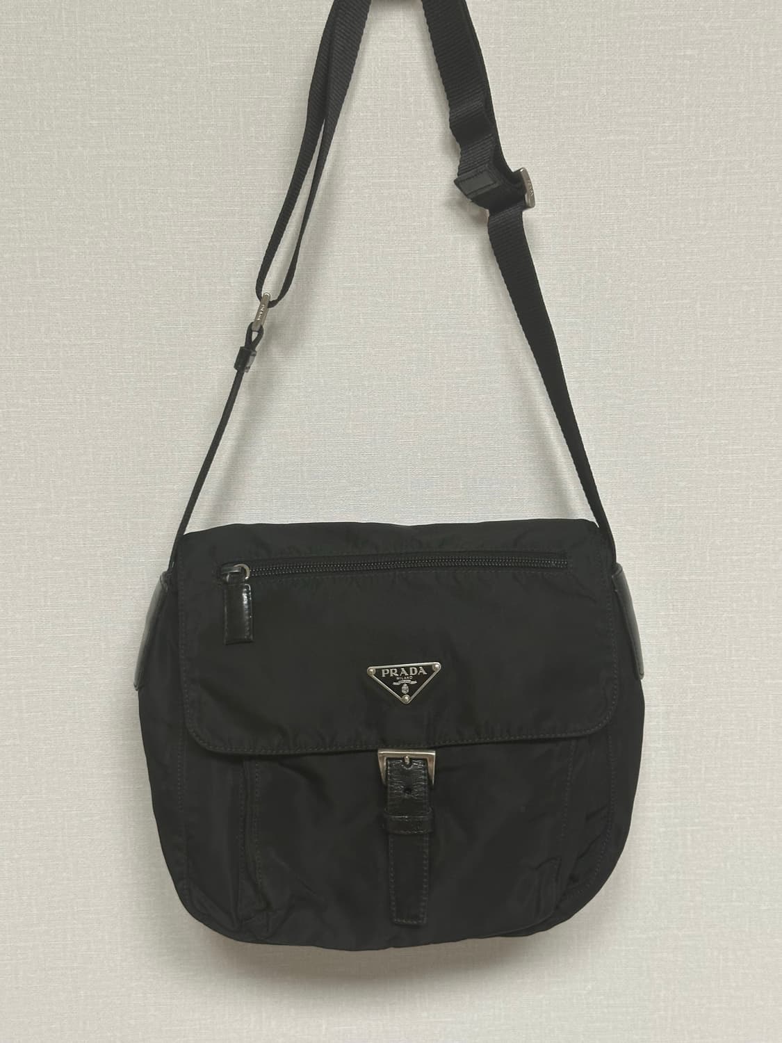 프라다 블랙 버클 메신저백 크로스백 주우재백 상품이미지6