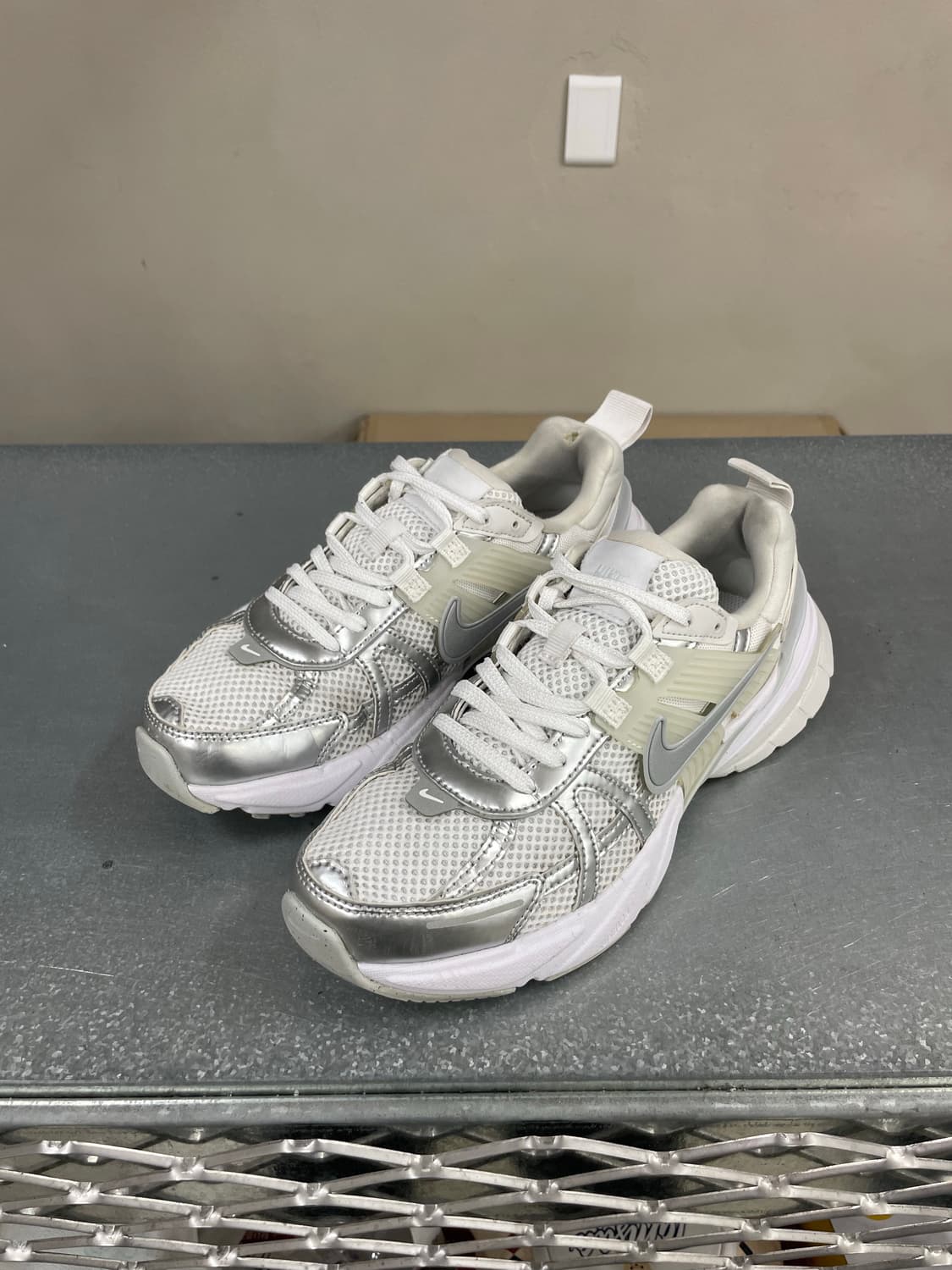 나이키 V2K 런 메탈릭 실버 화이트 240 상품이미지2