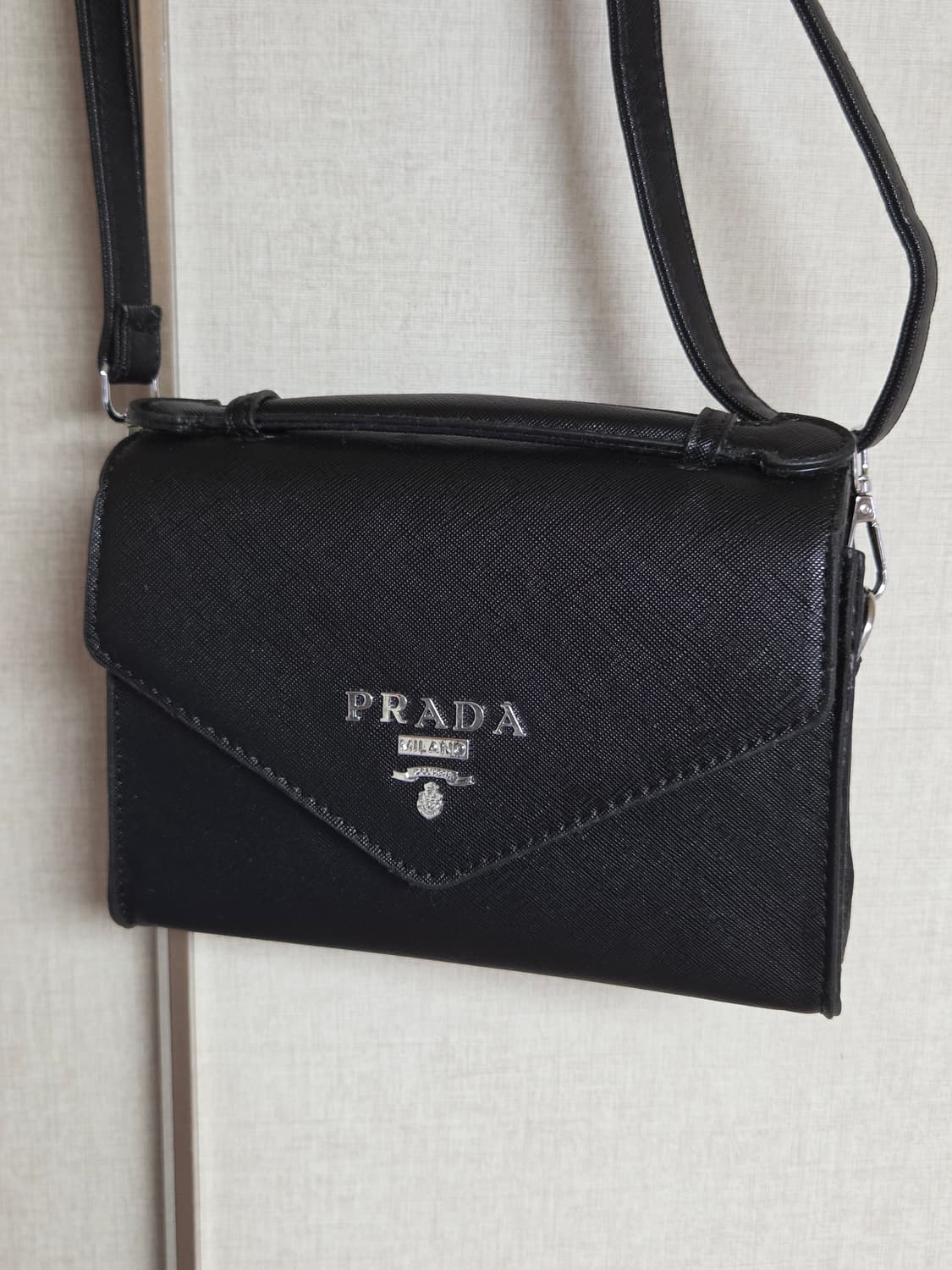 프라다 사피아노 블랙 크로스백 상품이미지1