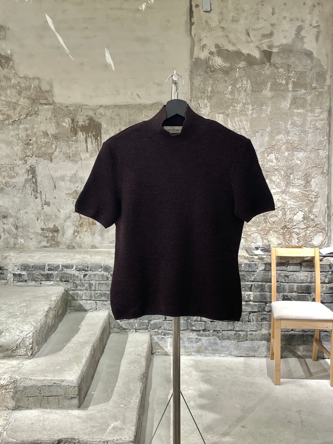 발렌티노 미스 V 다크 브라운 폴라 하프 니트 상품이미지1