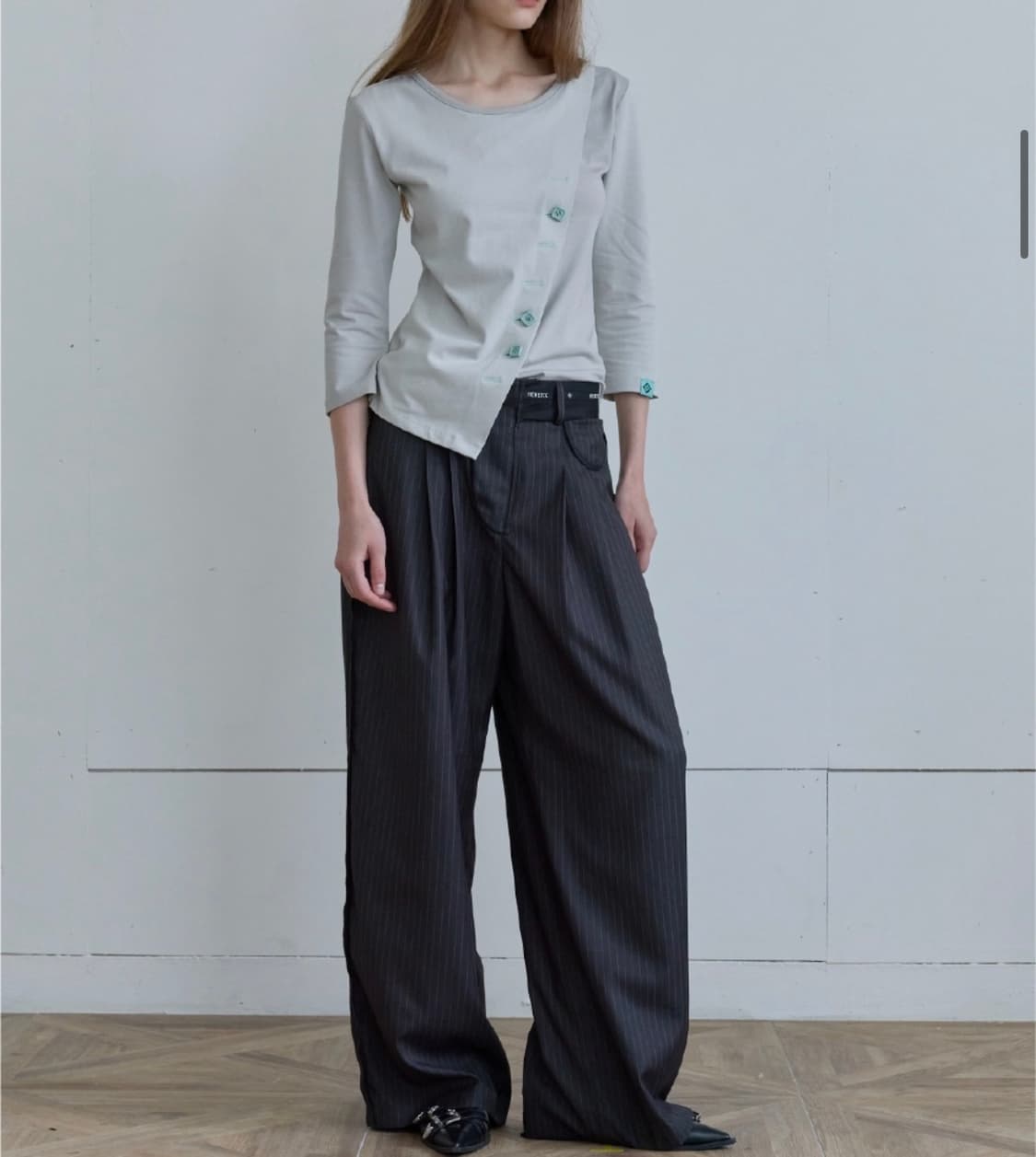 헤레틱 BUTTON CROSS T-SHIRT / grey 상품이미지1