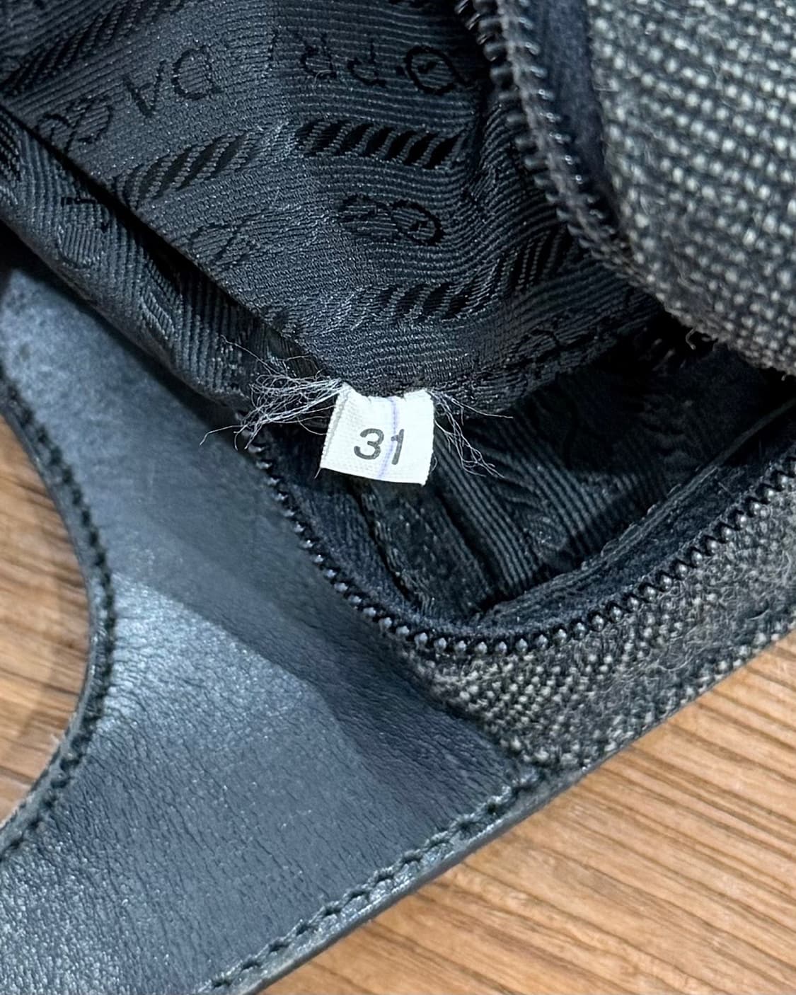 프라다 스포츠 차콜 fw99 아카이브 울 레더 크로스백 상품이미지8