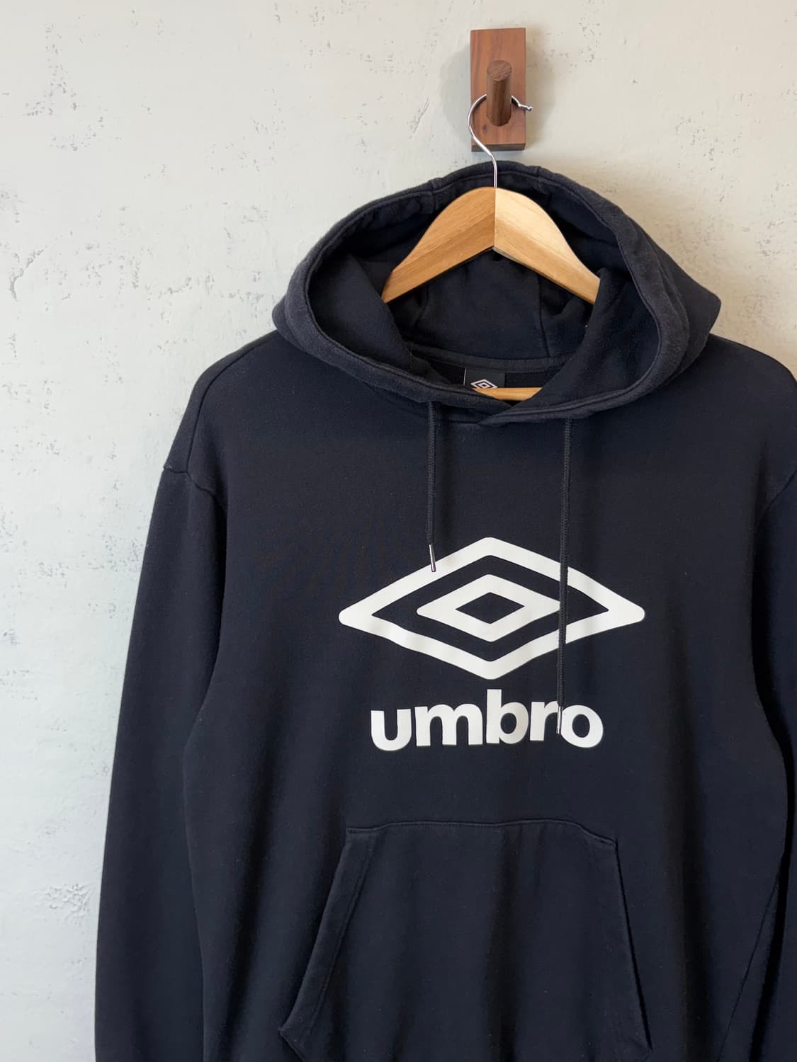 엄브로 빅로고 레이어드 후드티 블랙 상품이미지4