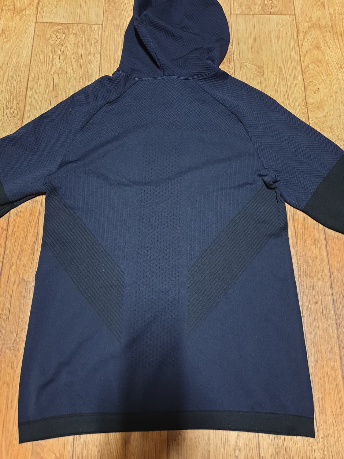 1065 필라 후드티 95 사이즈입니다 상품이미지5