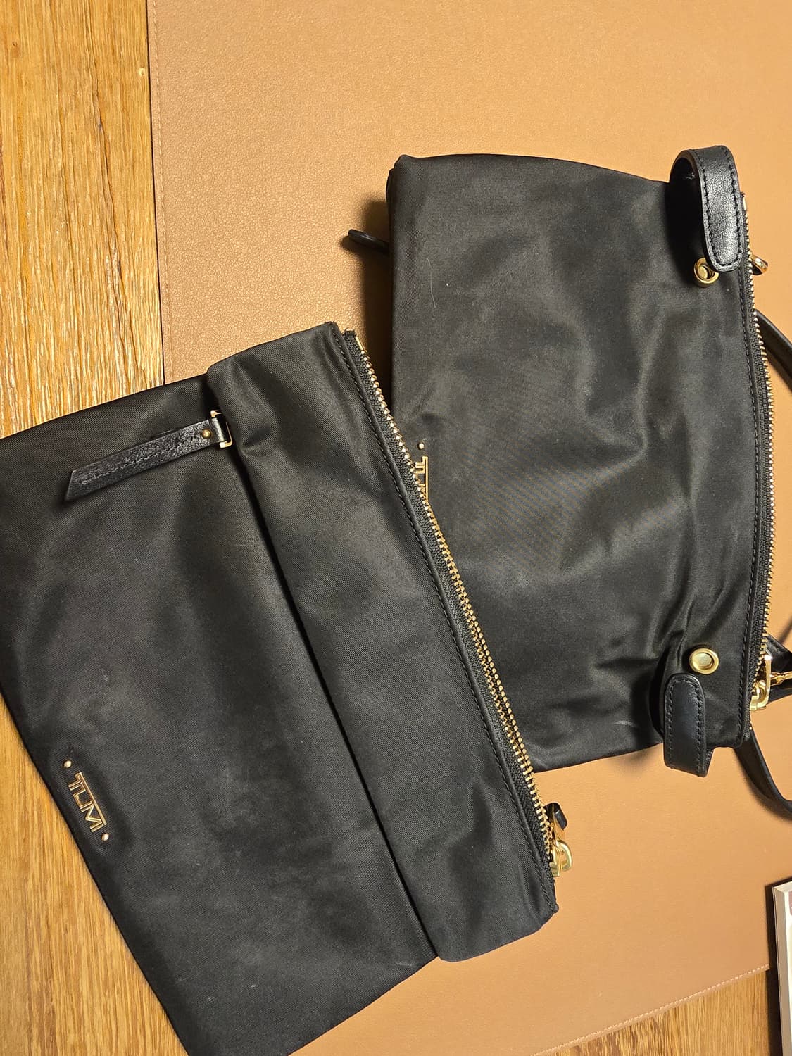 투미 3칸 크로스백 상품이미지2