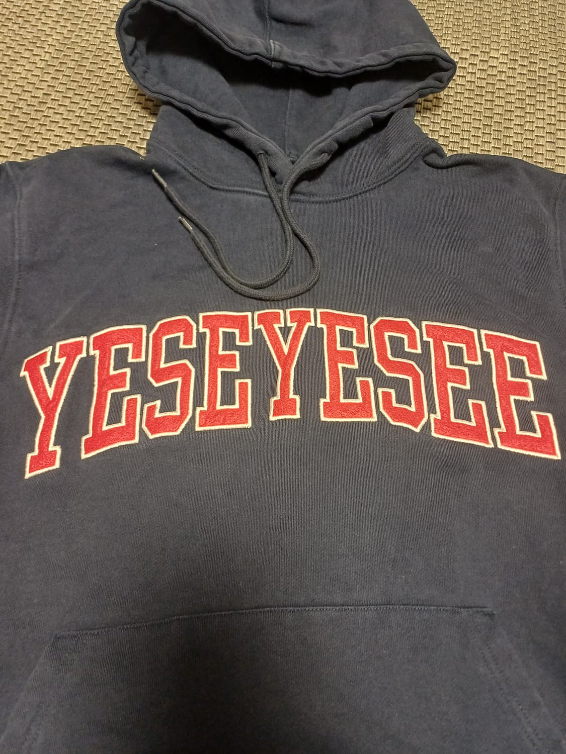 예스아이씨(YESEYESEE) 아치 로고 후드 네이비 - S 상품이미지5