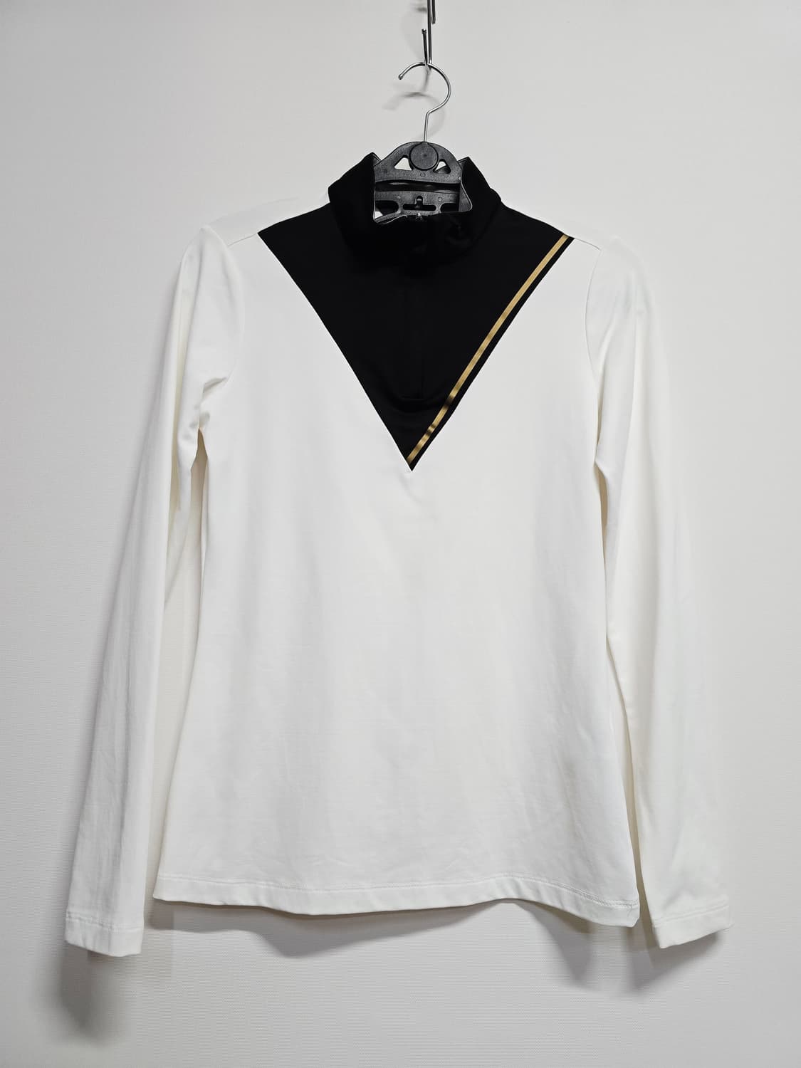 겔러웨이 화이트 블랙 배색 긴팔 티셔츠 상품이미지1