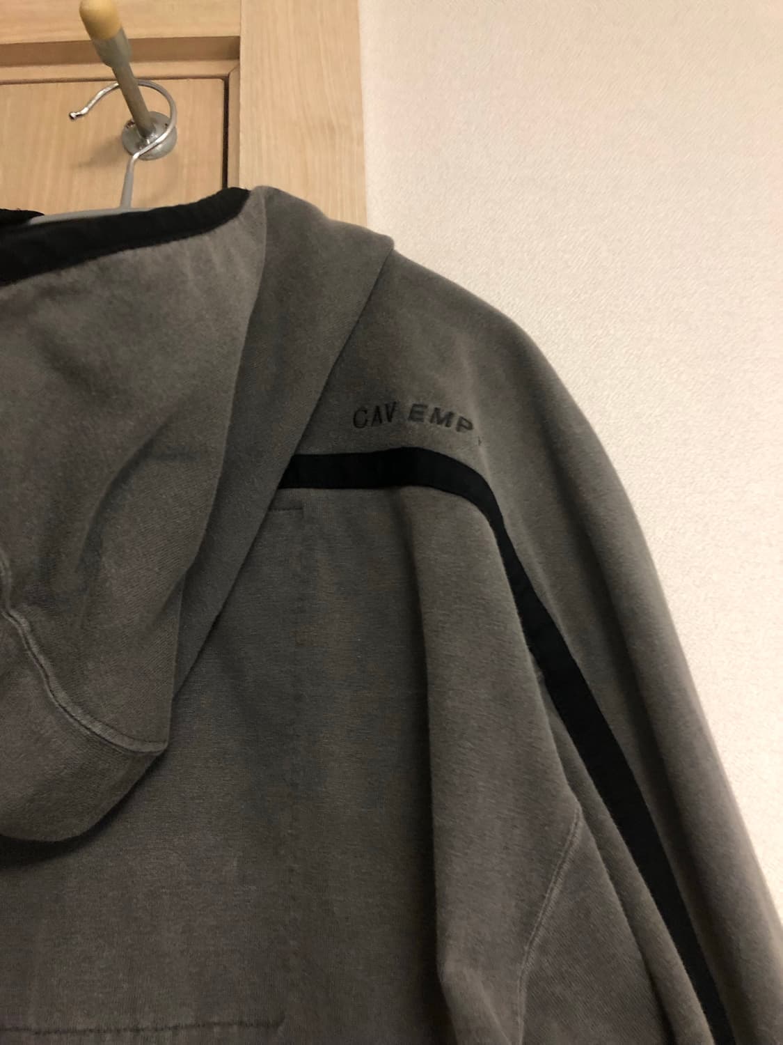 Cav Empt 카브엠트 오버다이 테이프 라이트 집 후드 차콜 24FW 상품이미지5