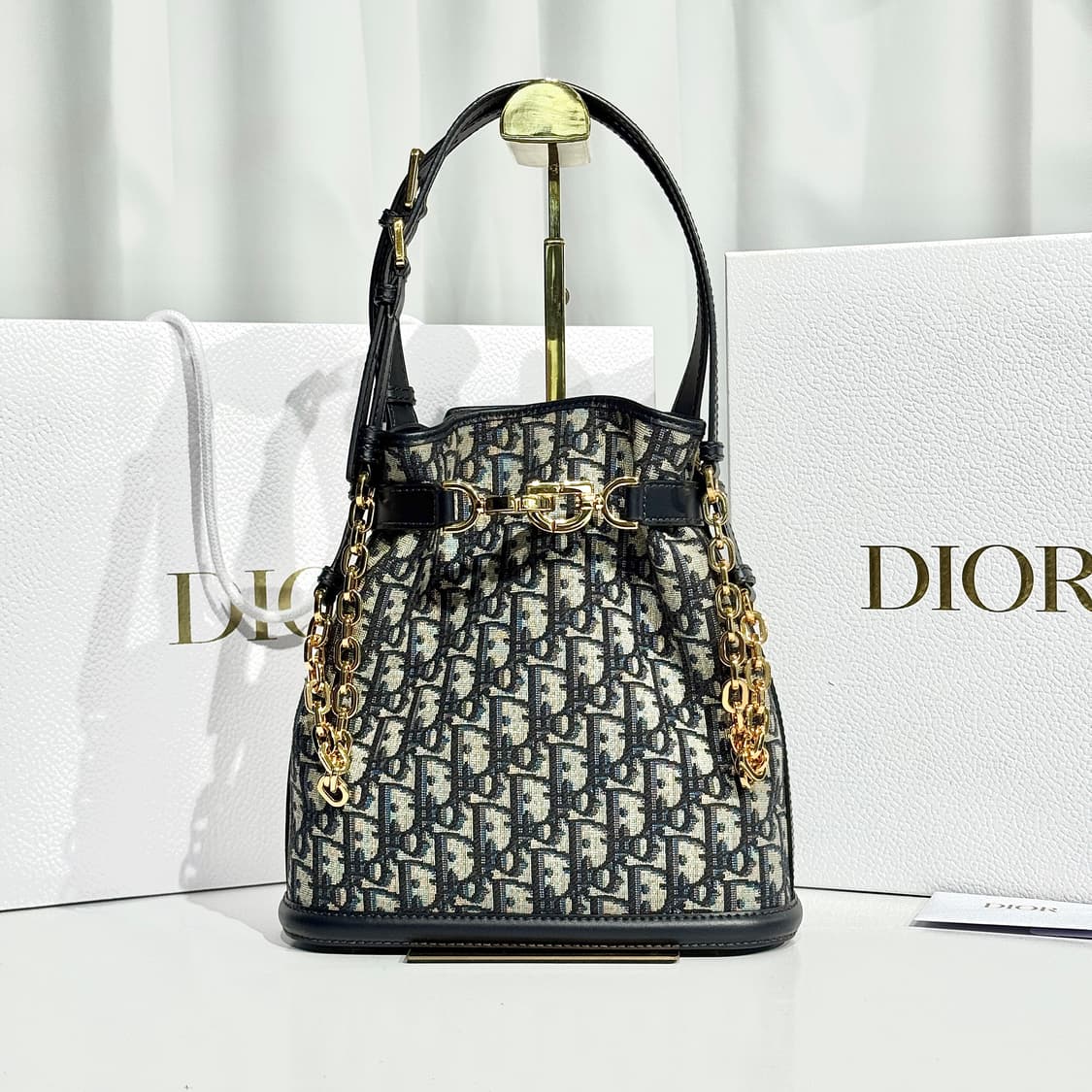 디올 쎄버킷 미디움 상품이미지1