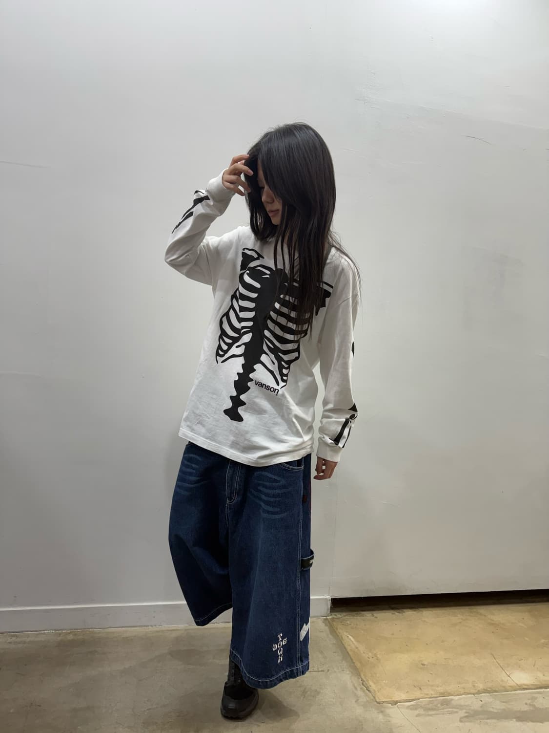 밴슨 본 프린팅 오버핏 롱슬리브 상품이미지1