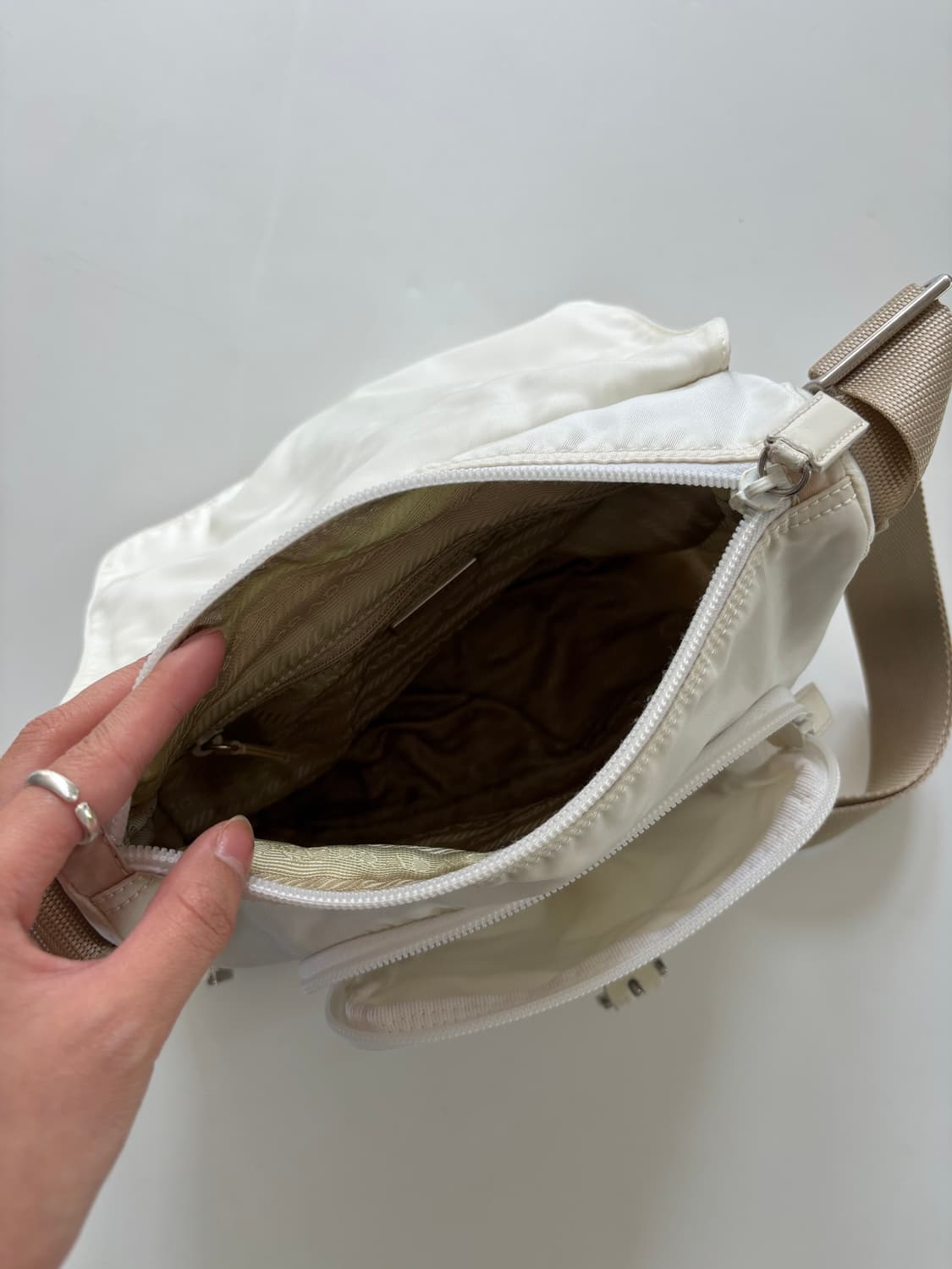 Prada 프라다 화이트 포코노 나일론 크로스백  상품이미지7