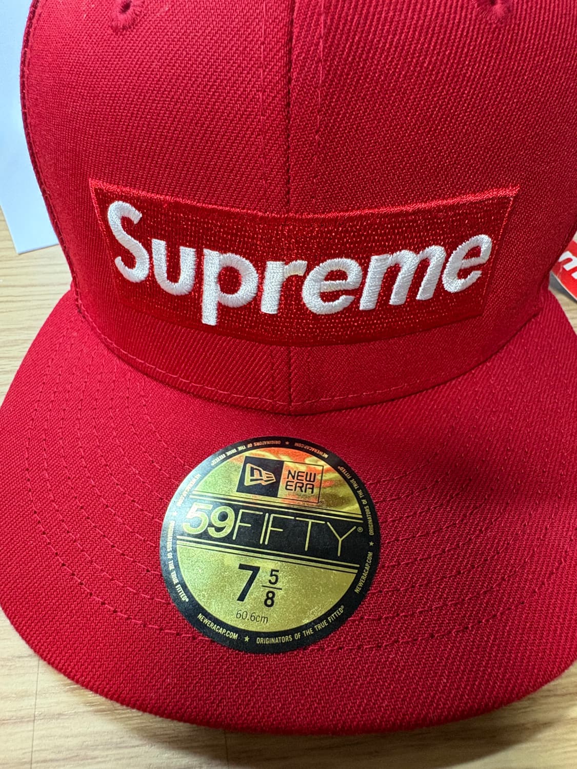 슈프림 x 뉴에라 머니박스 로고 레드캡  상품이미지2