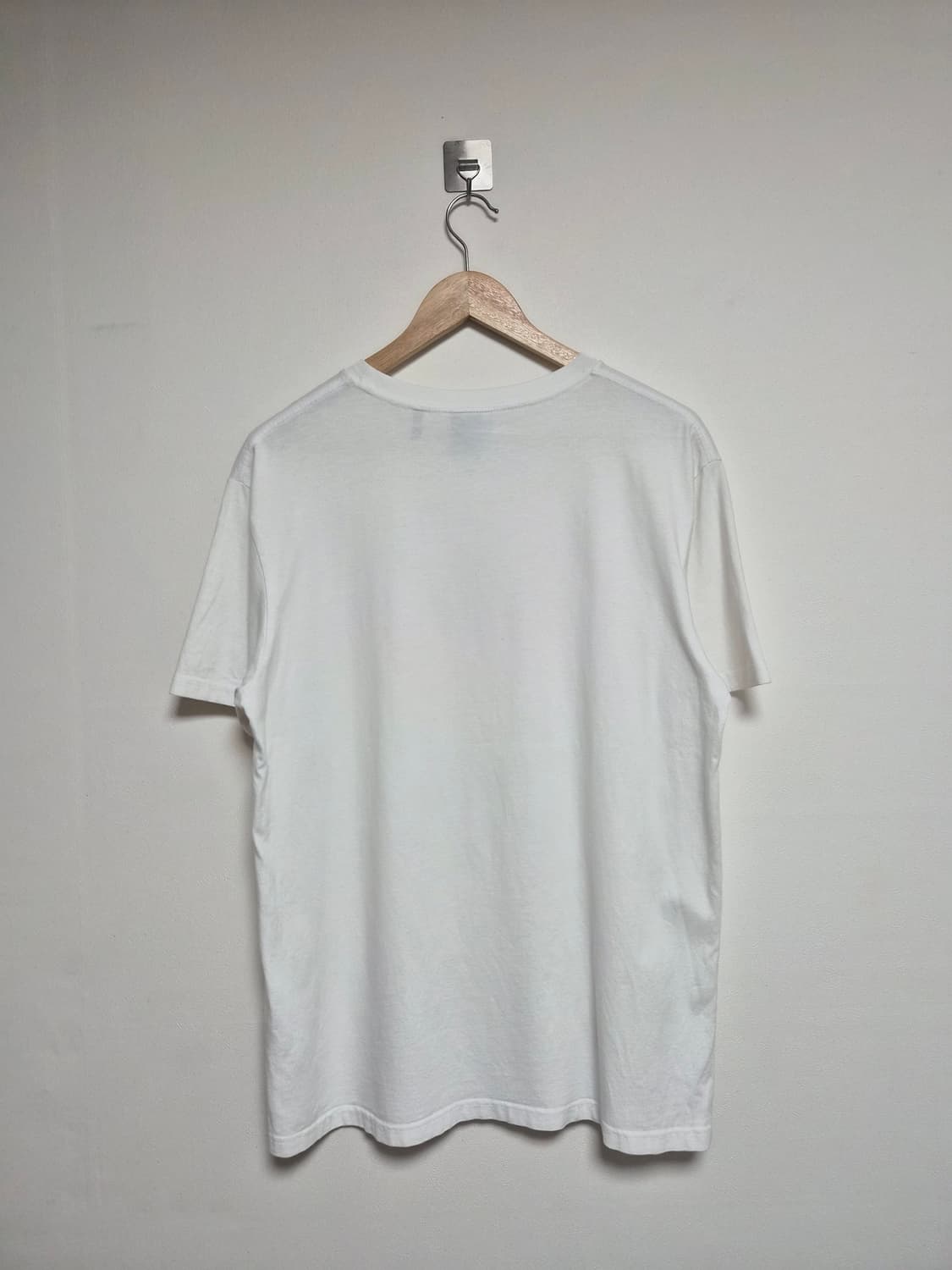 키스Kith 박스로고 화이트 반팔티셔츠 1 - T135 상품이미지2