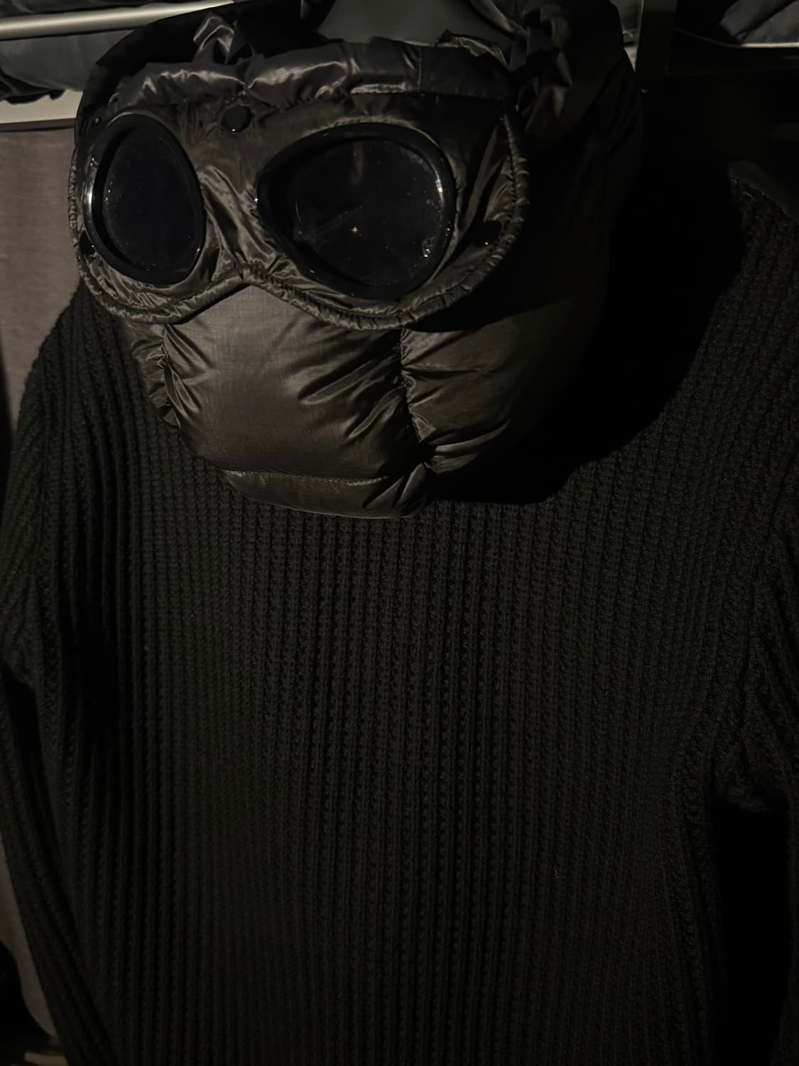 C.P. 컴퍼니 메리노 나일론 믹스드 고글 니트 블랙  상품이미지5