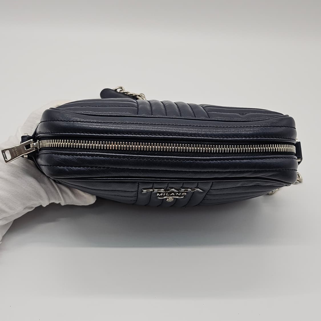 정품 프라다 다이아그램 체인 크로스백 상품이미지7