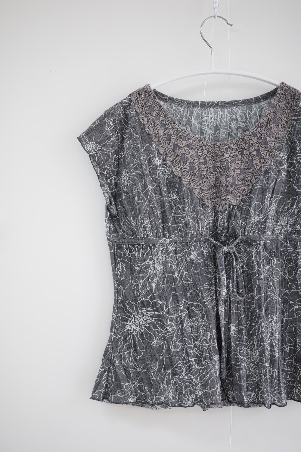 Cristalle grey oriental flower blouse 상품이미지1
