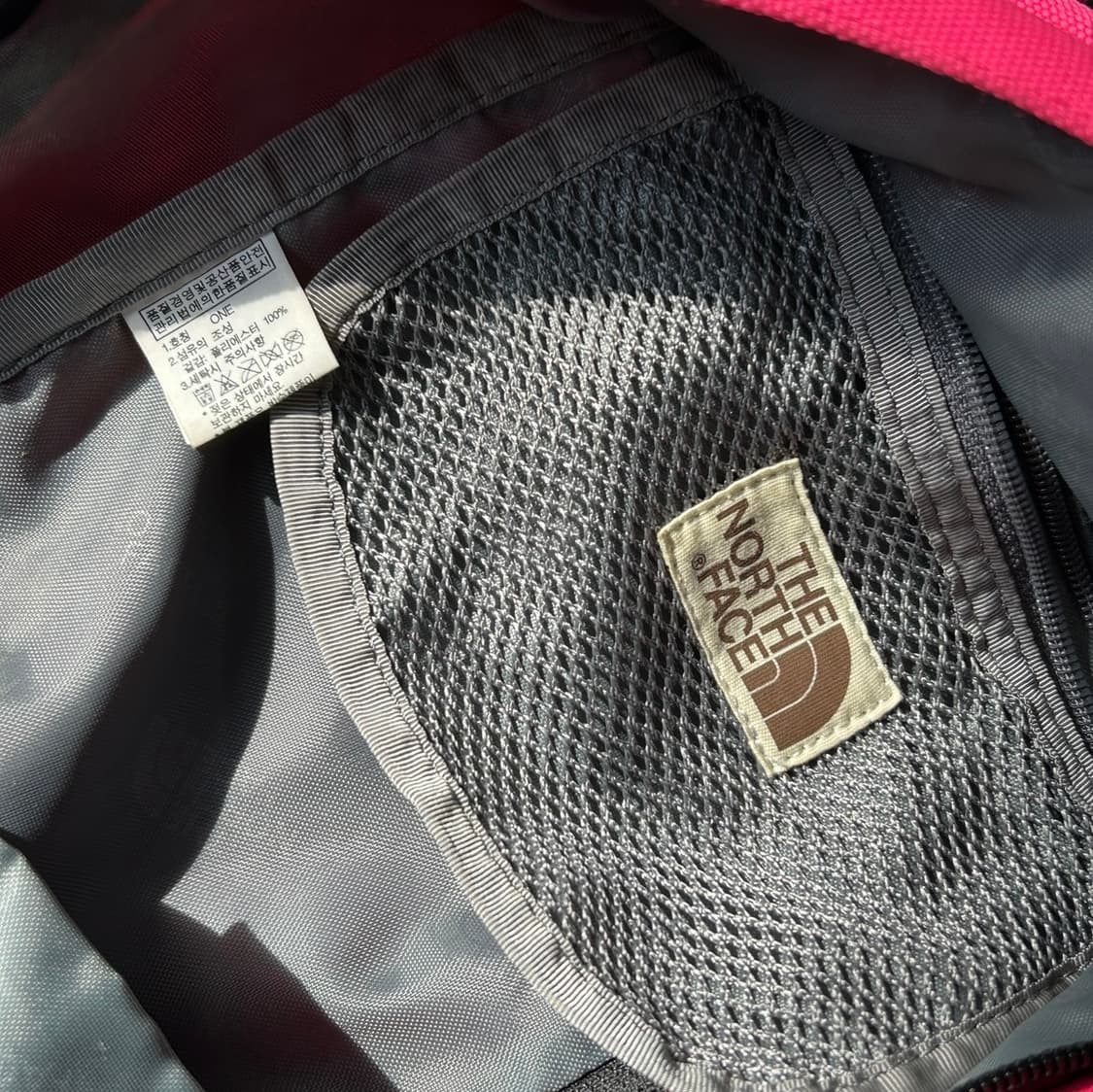 노스페이스 핑크 슬링백 상품이미지4