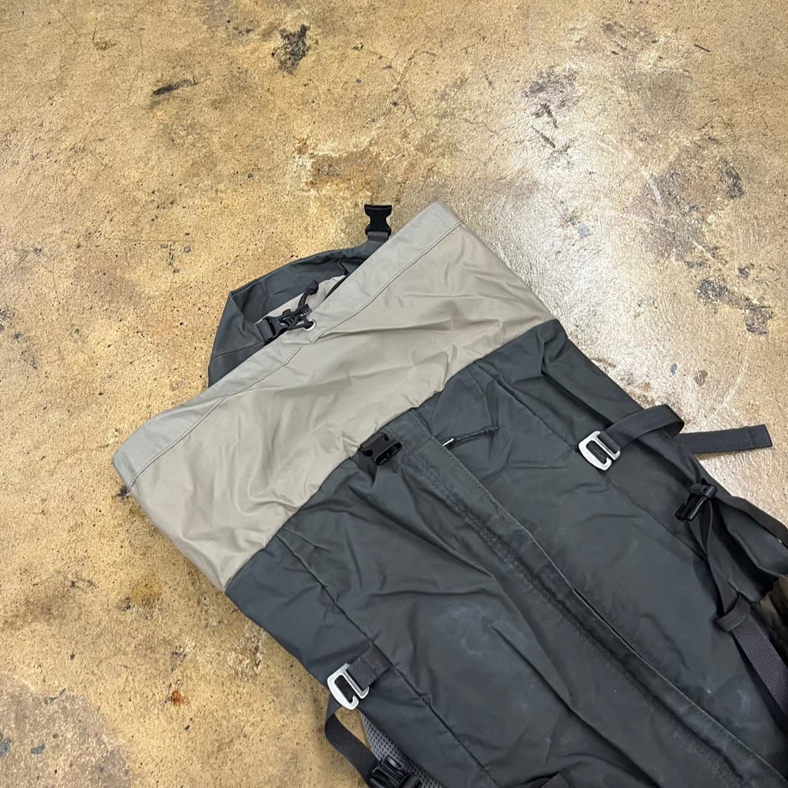 [정품] 피엘라벤 블랙 베이지색 등산 백팩 가방 b14 상품이미지1