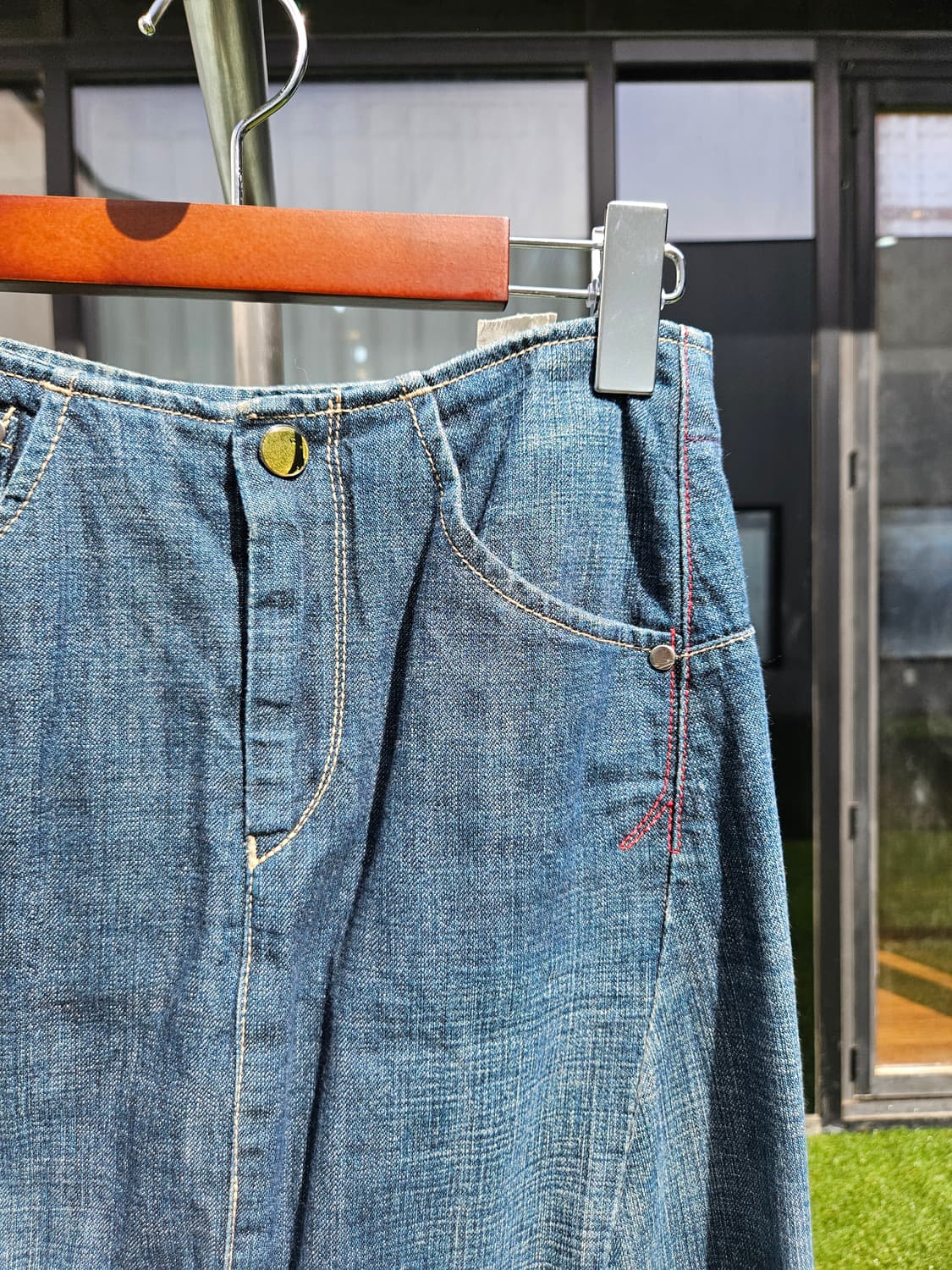 리바이스 엔지니어드 데님 스커트 상품이미지3