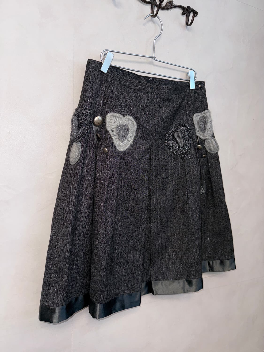 Charcoal heart knit patch wool pleats sk 상품이미지2