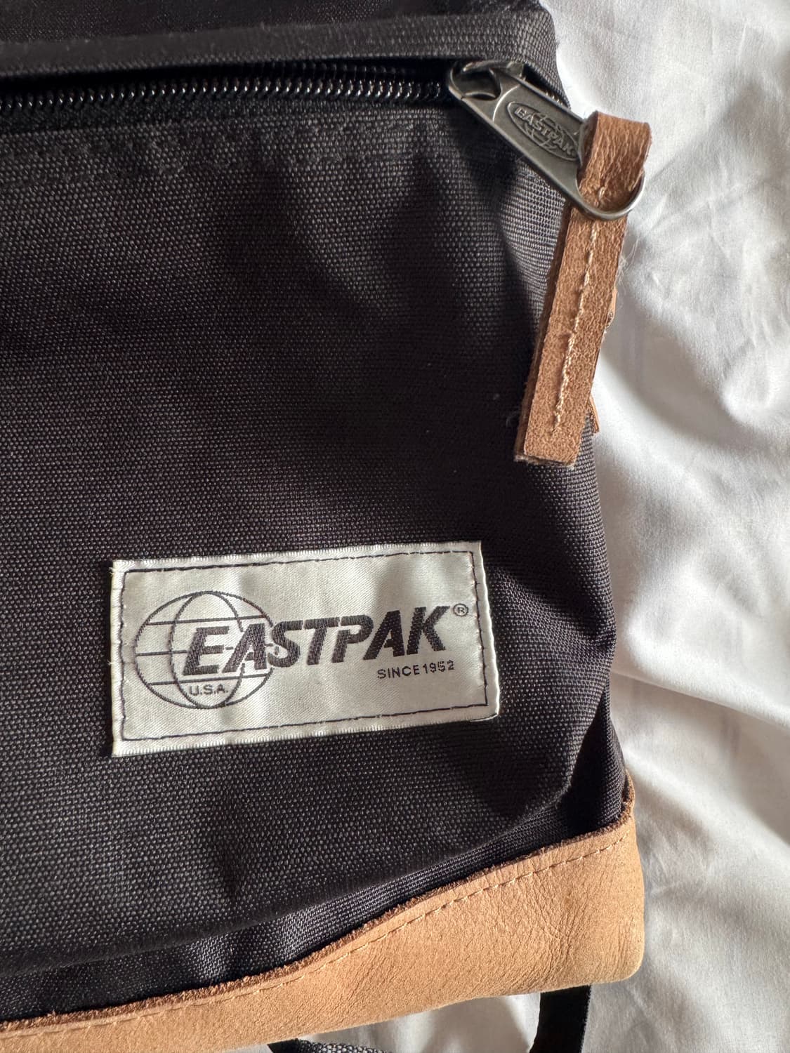 이스트팩 클래식 와이오밍 백팩 블랙 상품이미지2