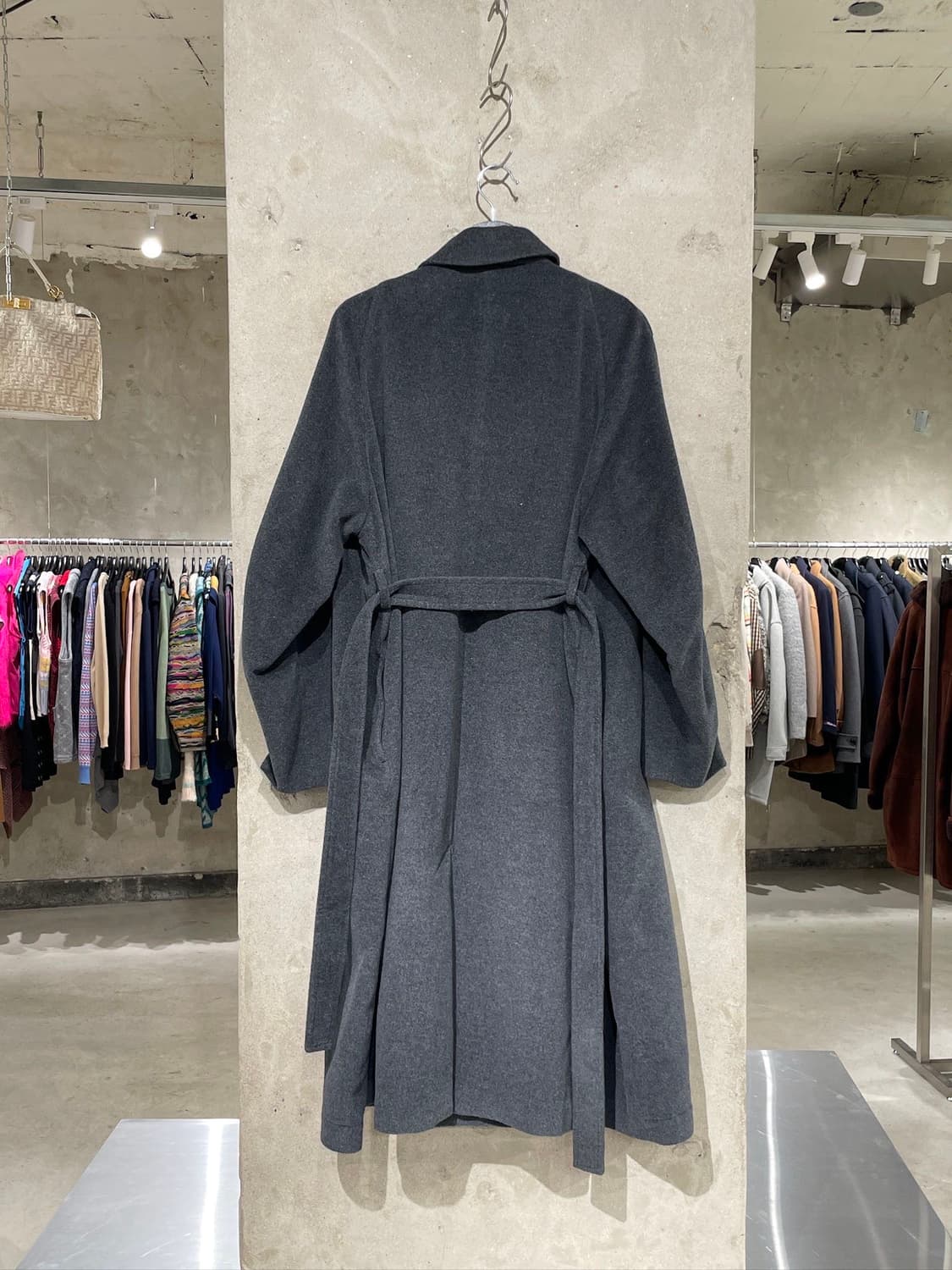 코스믹 원더 차콜 랩핑 앙고라 울 롱 코트 상품이미지6