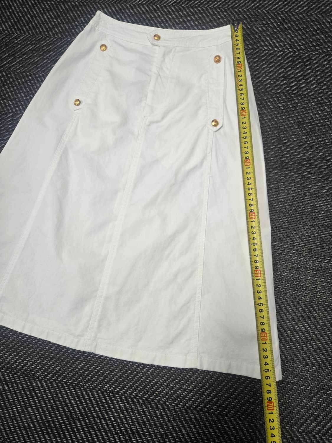 더바넷 화이트 금장 버튼 A라인 스커트 상품이미지5
