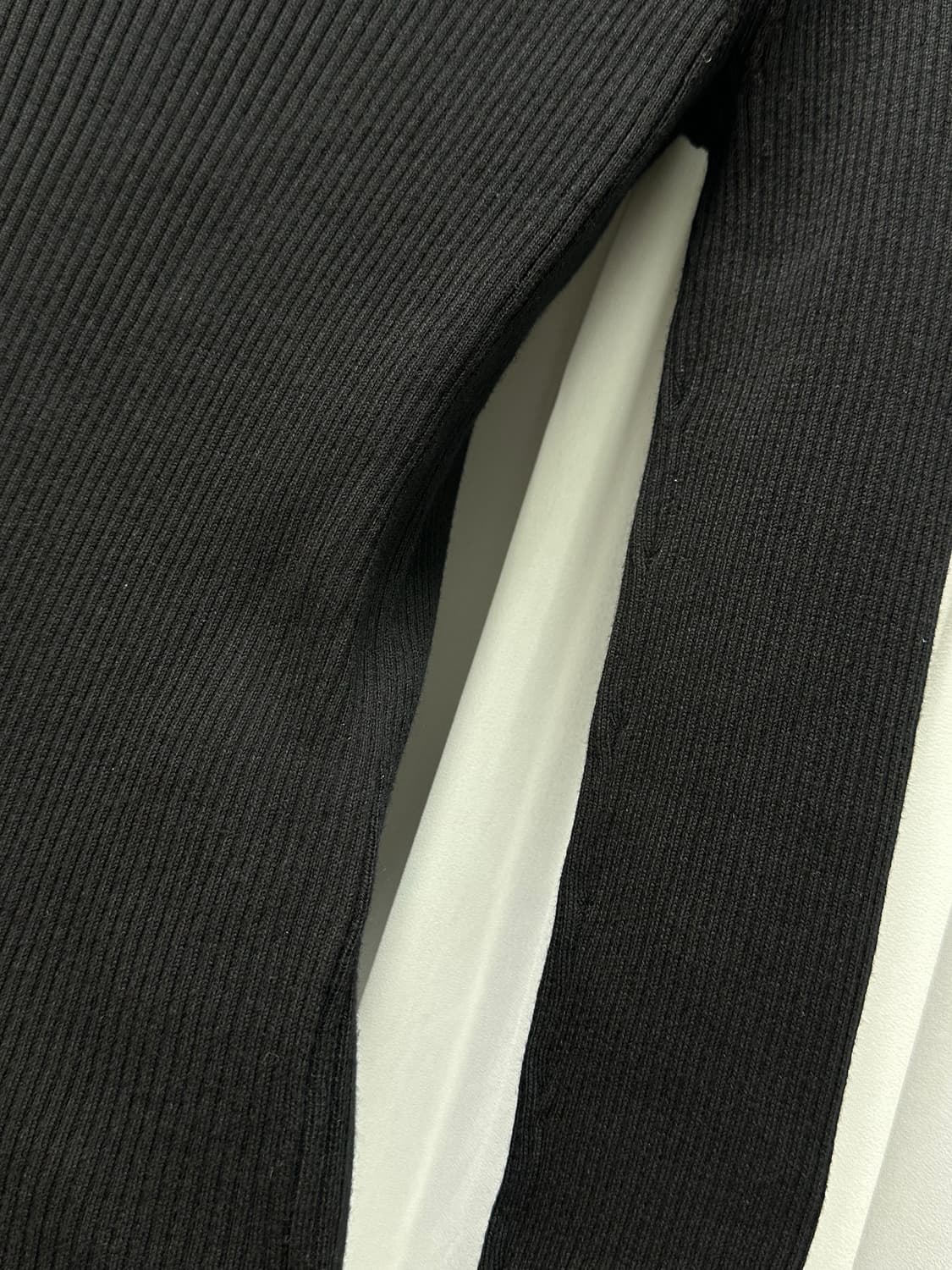 프라다 터틀넥 골지 심플 블랙 니트 상품이미지3