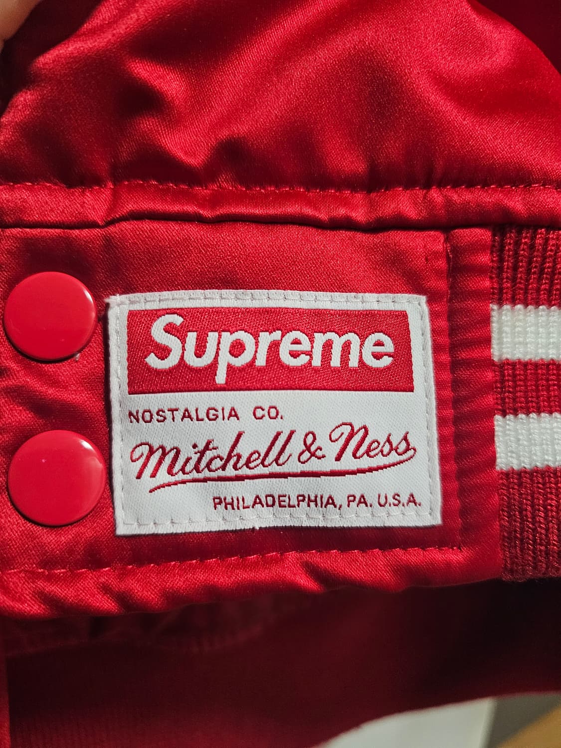 슈프림 미첼 & 네스 사틴 바시티 자켓 레드 - 24FW 상품이미지3