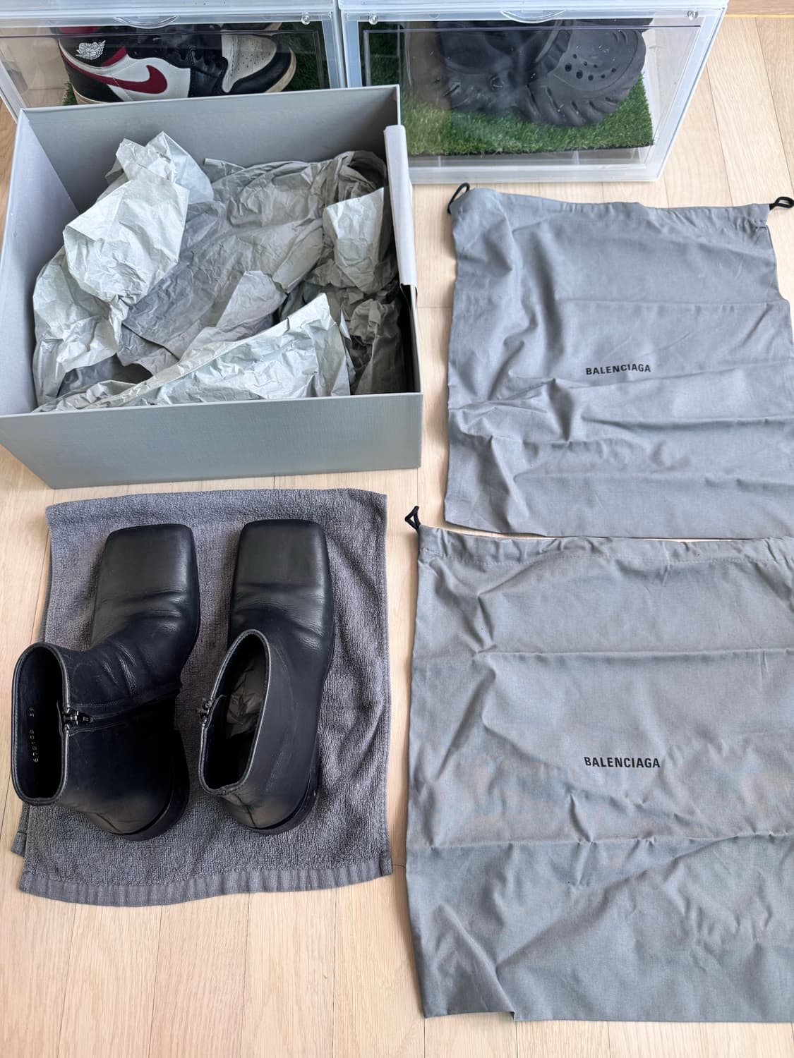 발렌시아가 블랙 워크 스퀘어토 가죽 앵클 부츠 상품이미지2