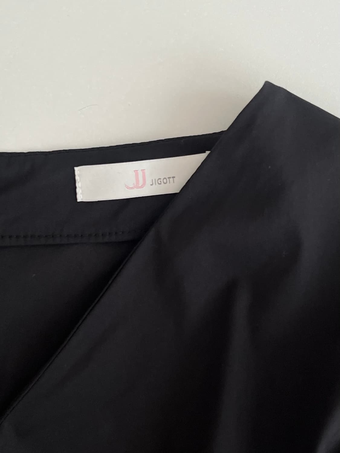 88-160) JJ지고트 브이넥 블라우스 블랙 상품이미지4