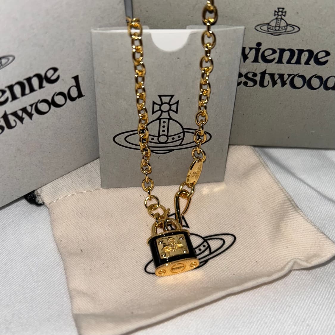 VivienneWestwood Black Lock Neckless 상품이미지1